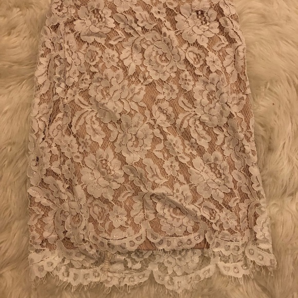 white and tan lace skirt - Picture 1 of 3